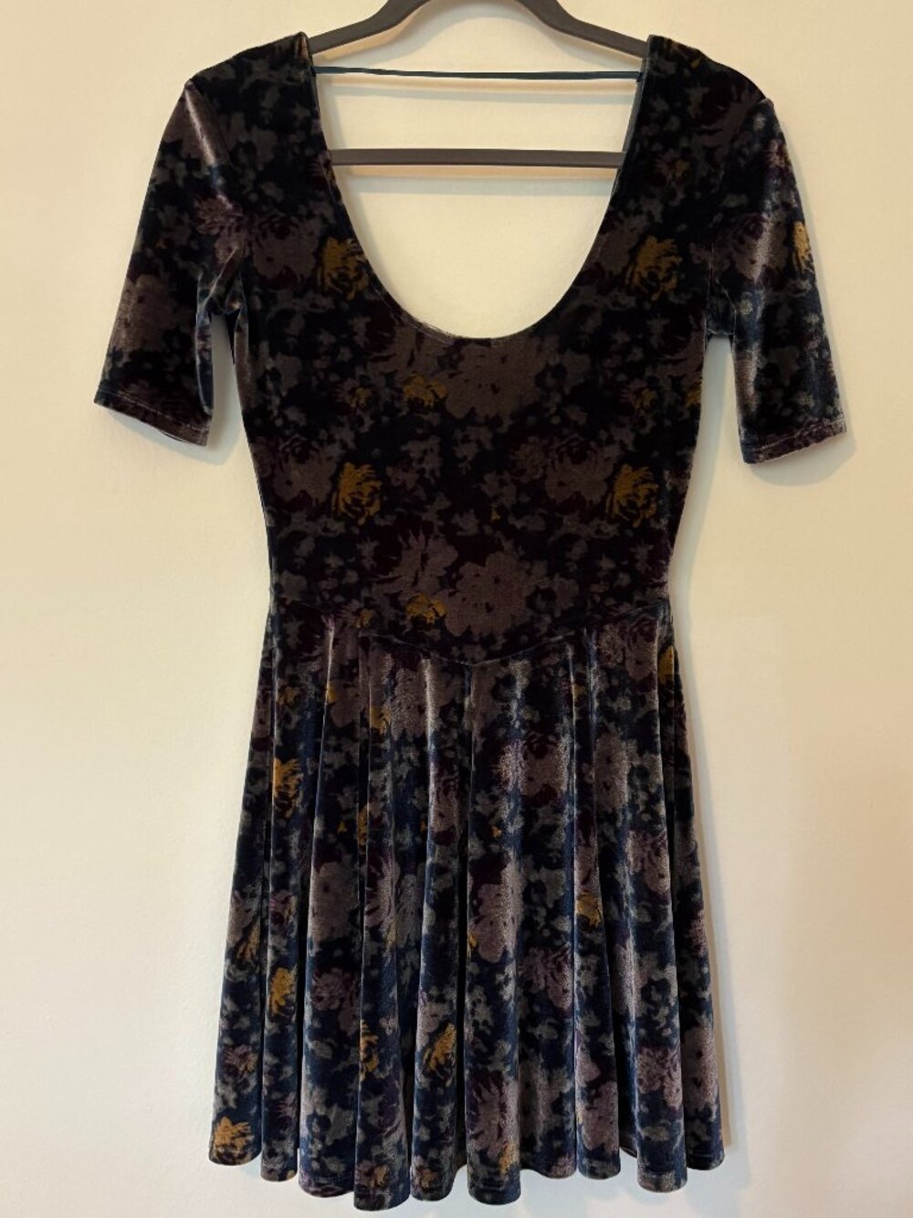 Kimchi Blue Urban Outfitters Velvet Floral Skater Dress S Open Back Fit Flare